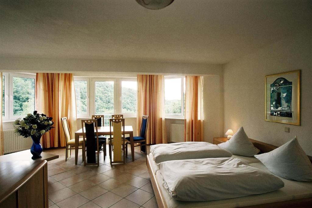 Hotel Zur Engelsburg Hausen-Wied Номер фото