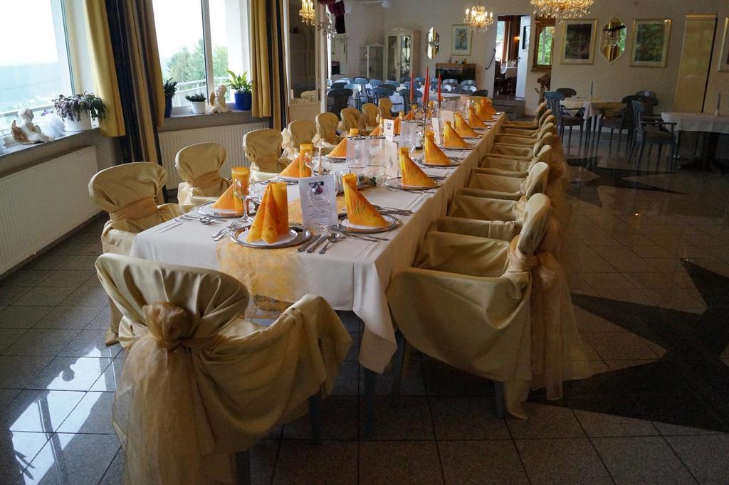 Hotel Zur Engelsburg Hausen-Wied Экстерьер фото